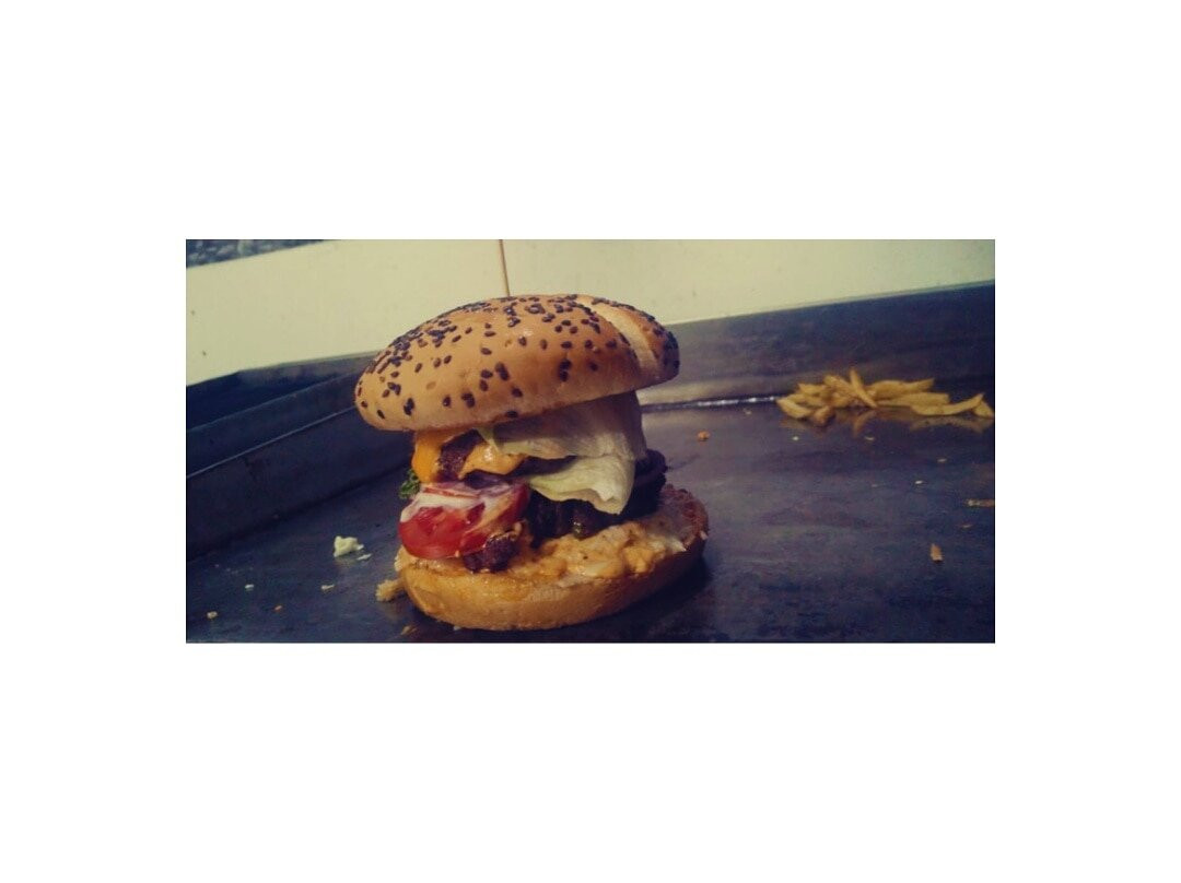 Onebite Burger And Juices