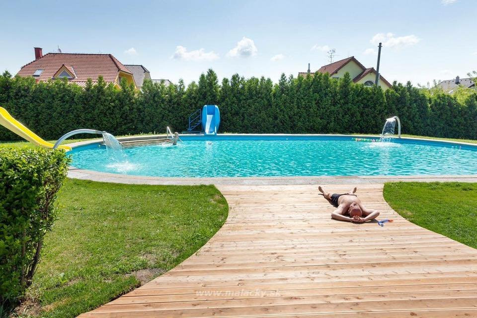 Open-air summer swimming pool Malacky景点图片
