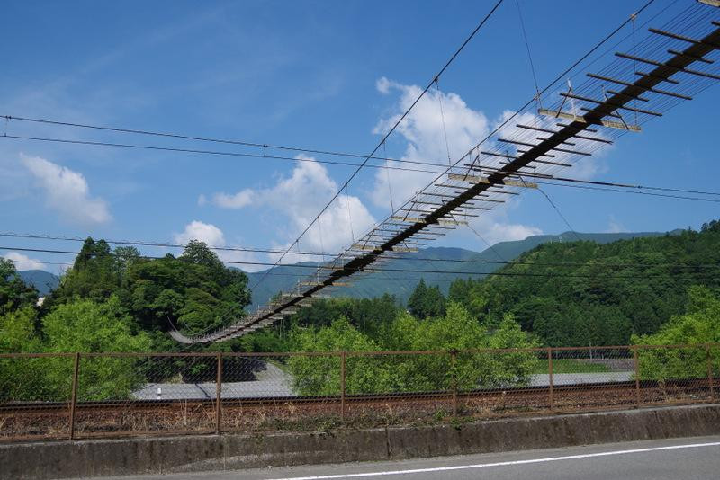 Swinging Shiogo Bridge景点图片