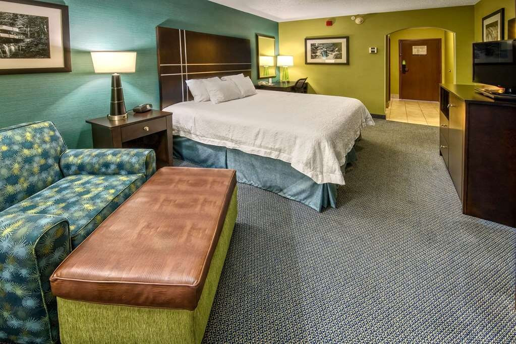 Hampton Inn Greensburg主图