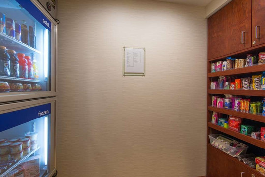 怀特河路口希尔顿恒庭酒店主图