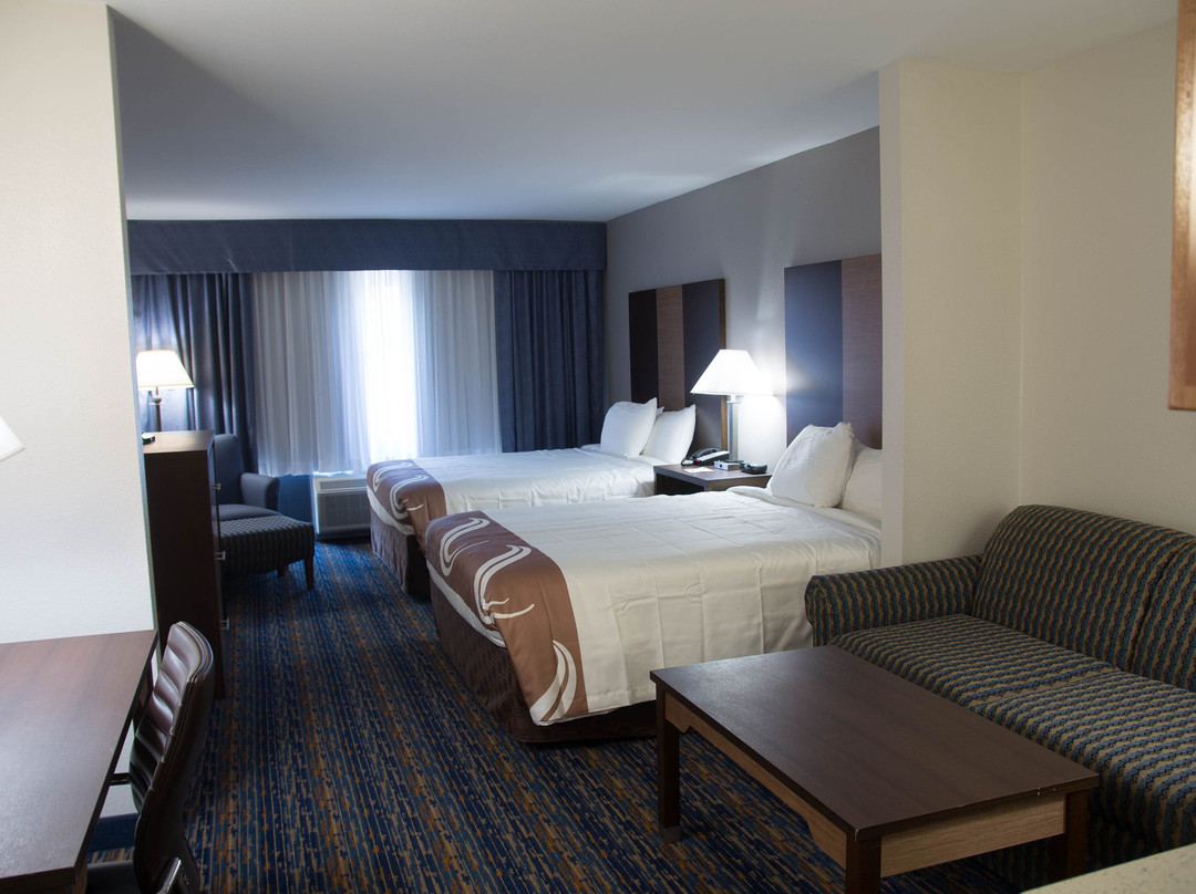 Crossroads Inn & Suites主图