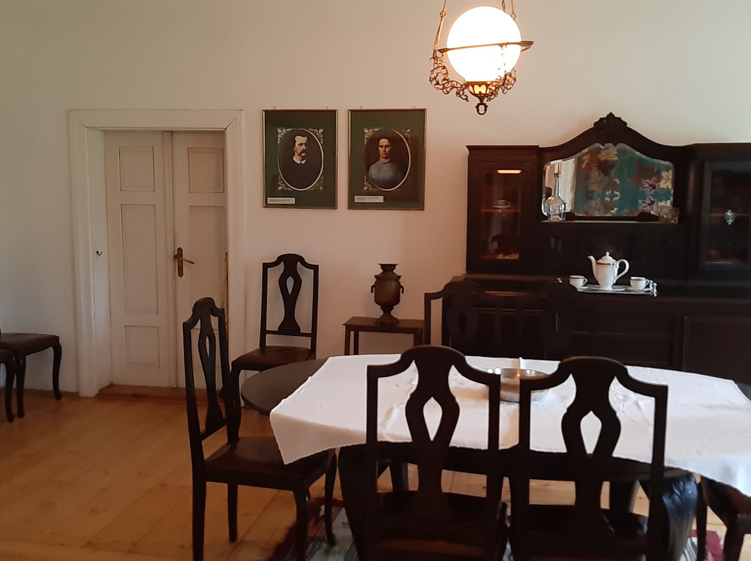 Dwor w Lopusznej-Lopuszna必去景点