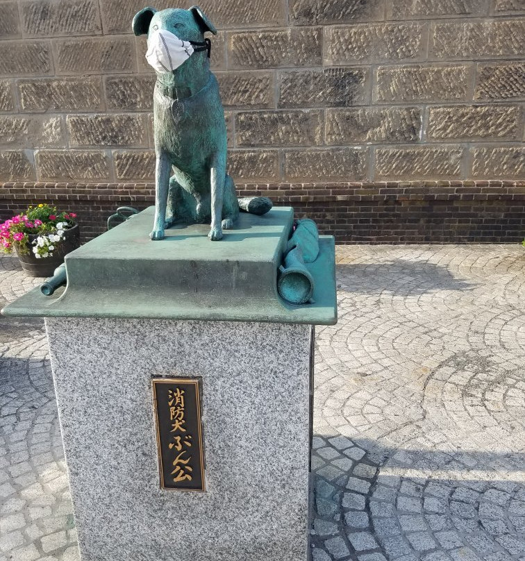 Firefighter Dog Bunko Statue-小樽市必去景点