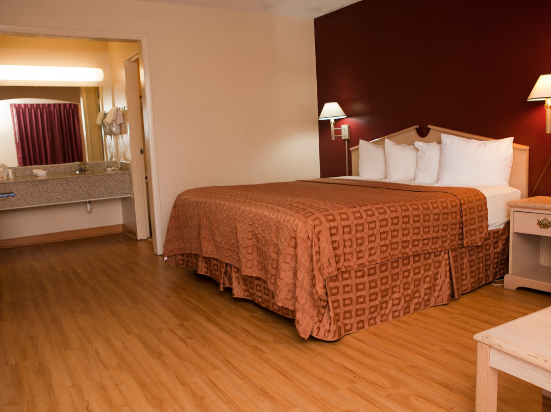 Red Roof Inn & Suites Jackson, TN主图