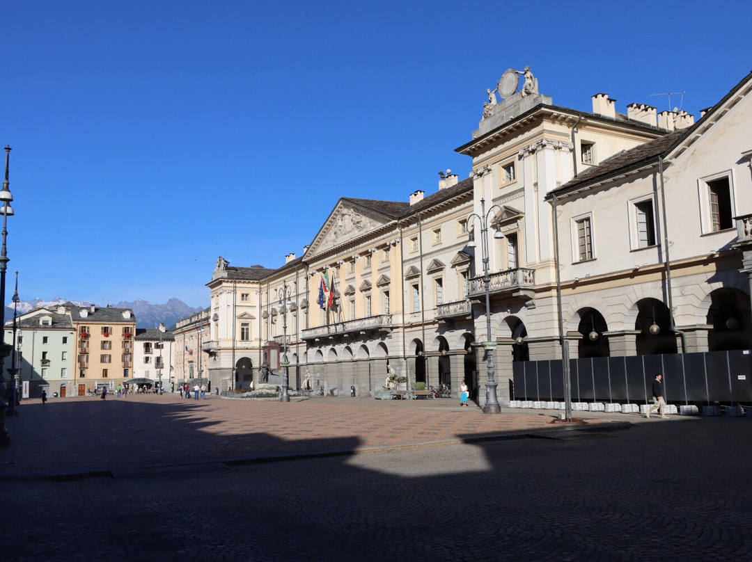 Piazza Emile Chanoux景点图片