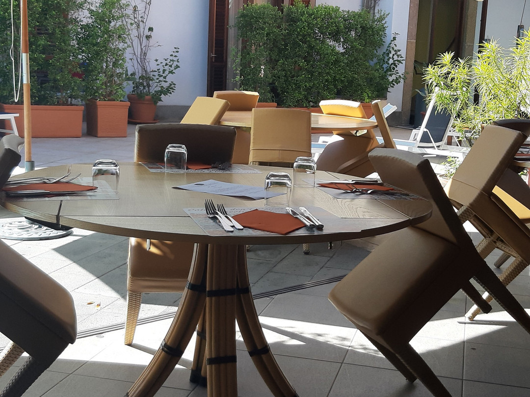 阿奇杜卡大酒店主图