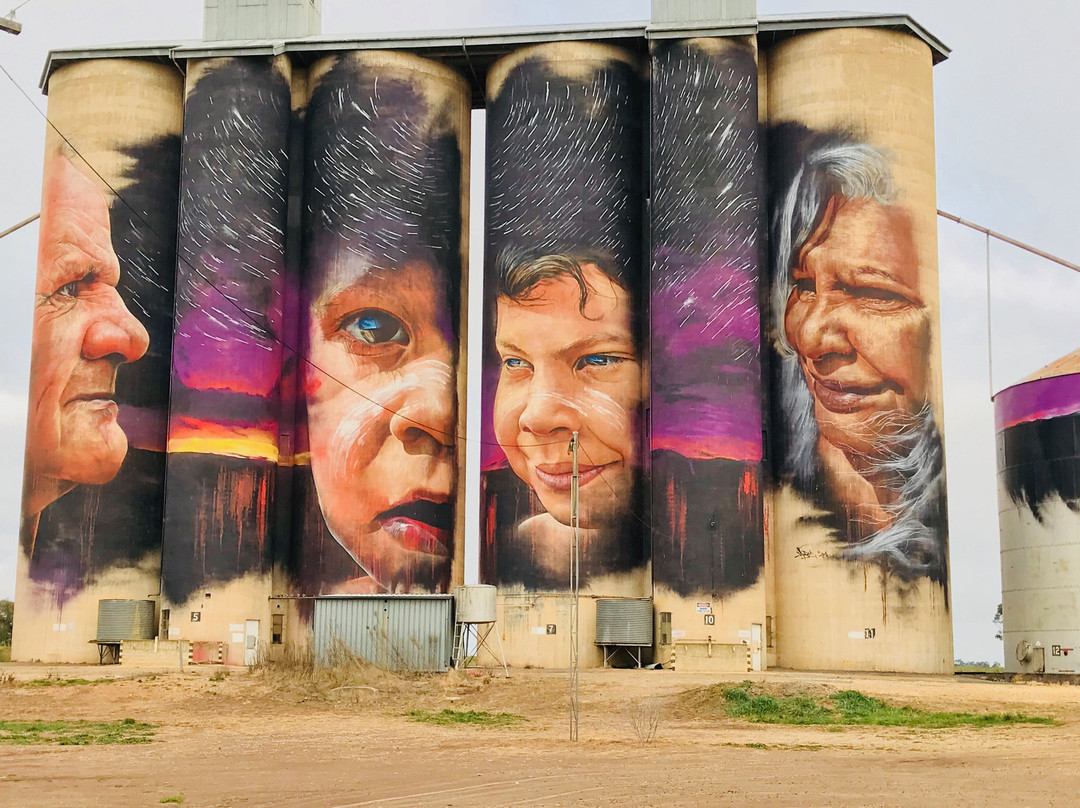 Sheep Hills Silo Art景点图片