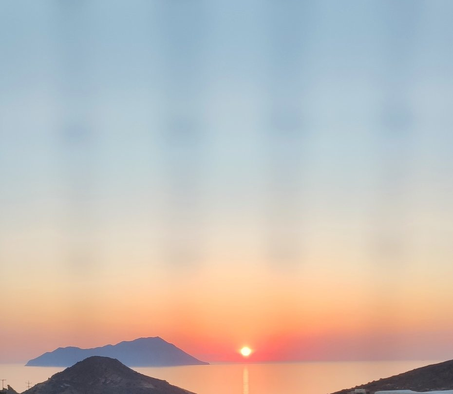 Plathiena Beach-米洛斯岛必去景点