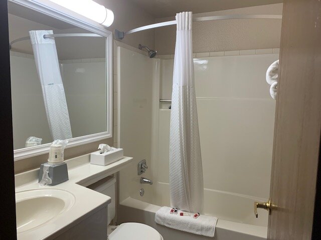 Super 8 by Wyndham Coeur d'Alene-浴室