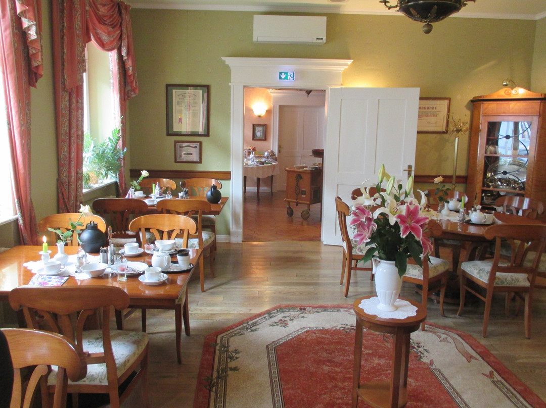 城堡花园酒店主图