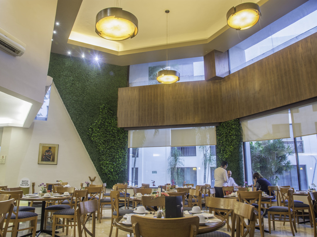 Capital Plaza Hotel主图