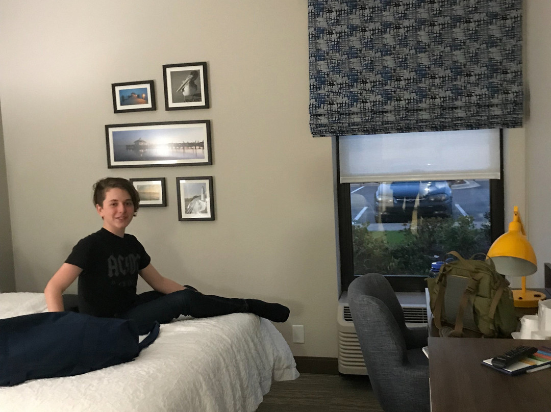 伊登顿汉普顿酒店主图