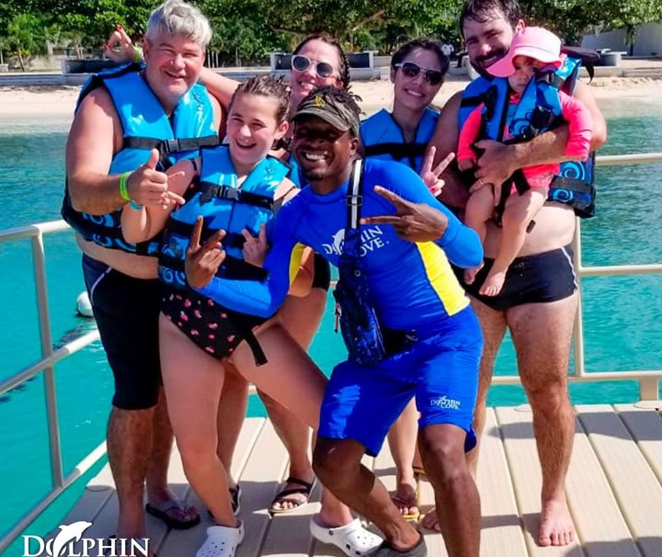 Dolphin Cove Puerto Seco Beach-发现湾必去景点