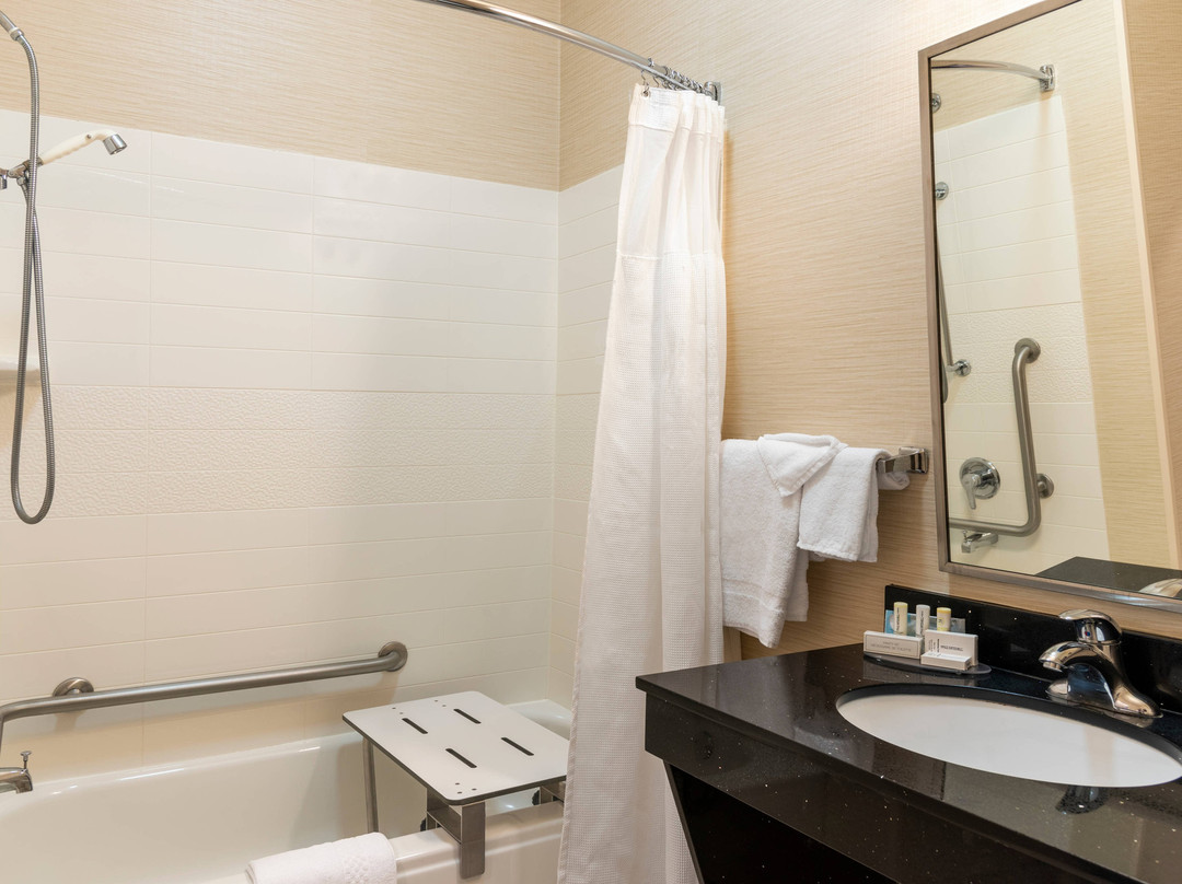 HomeTowne Studios by Red Roof East Lansing - Okemos主图