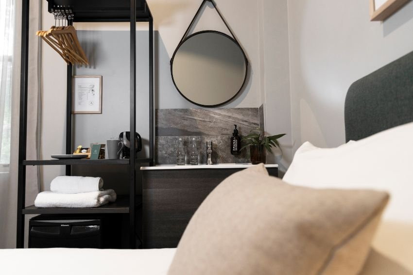 The Alison Randwick主图