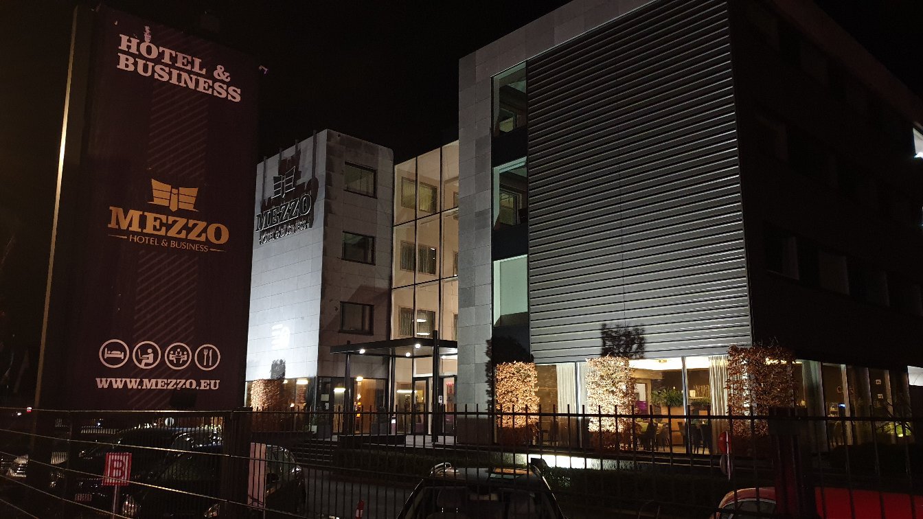 Mezzo Hotel & Business-官方
