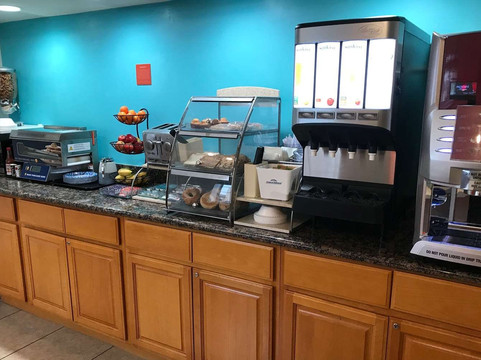 Howard Johnson by Wyndham Salinas主图