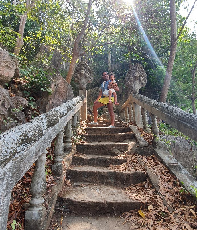 Phnom Kampong Trach Cave景点图片