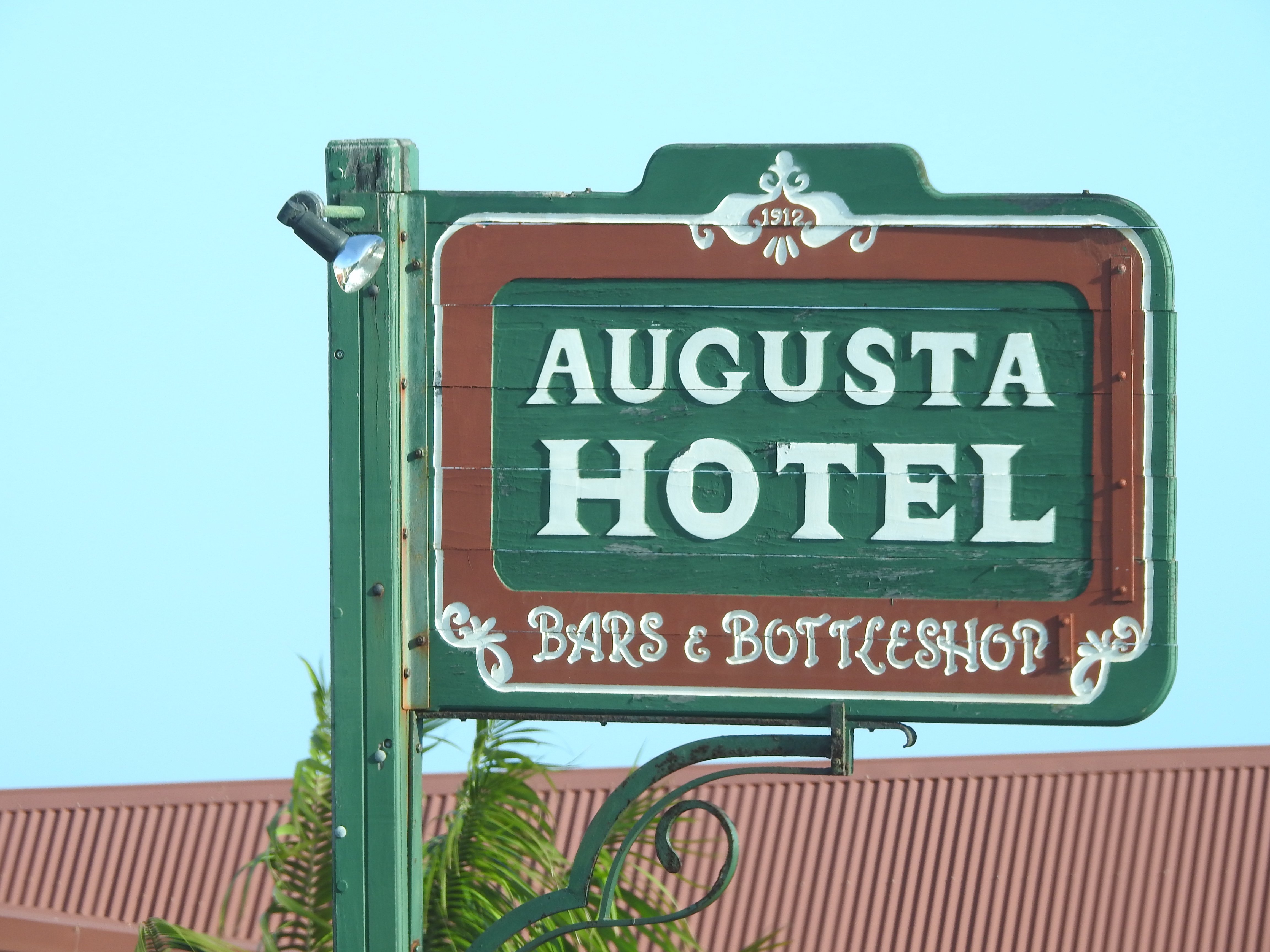 Augusta Hotel Motel-浴室
