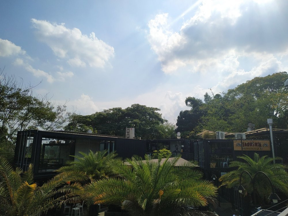 Puerto 125 Zona Comercial-Pance必去景点