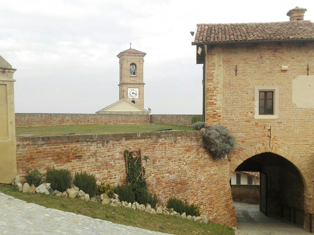 Castello di Cisterna D'Asti景点图片