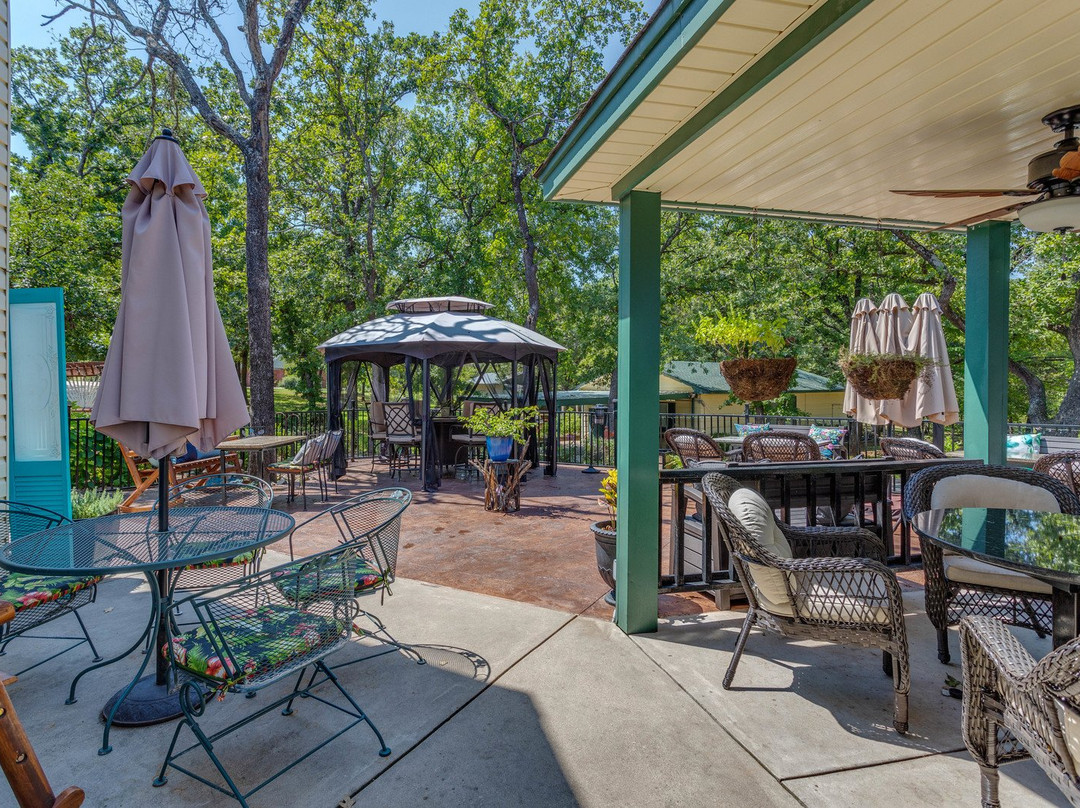 Whispering Pines Bed and Breakfast主图