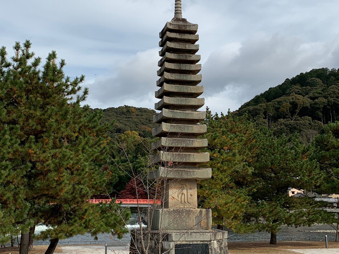 Thirteen Story Stone Pagoda-宇治市必去景点