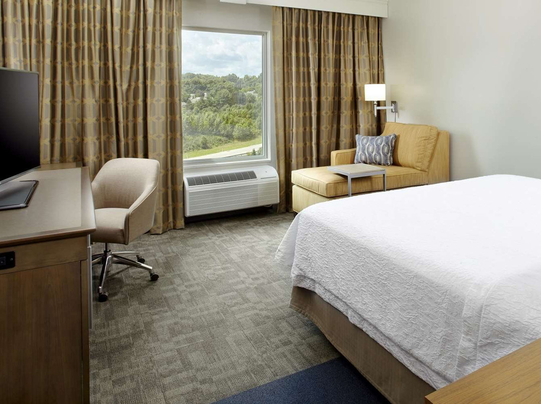 Hampton Inn & Suites Pittsburgh Airport South–Settlers Ridge主图