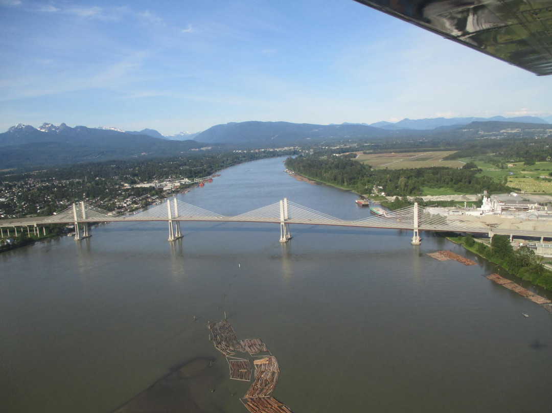 Golden Ears Bridge景点图片