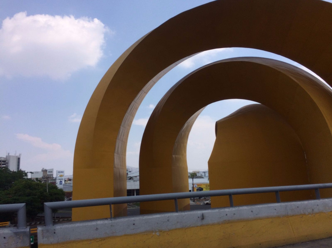 Las Pintas旅游景点-Arcos Del Tercer Milenio