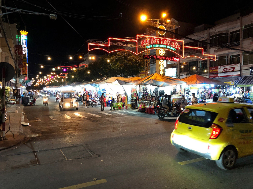 Tay Do Night Market-芹苴必去景点