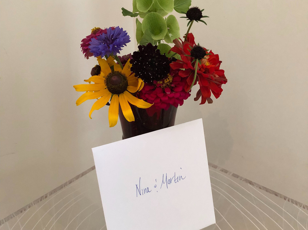 AWAY in the County主图