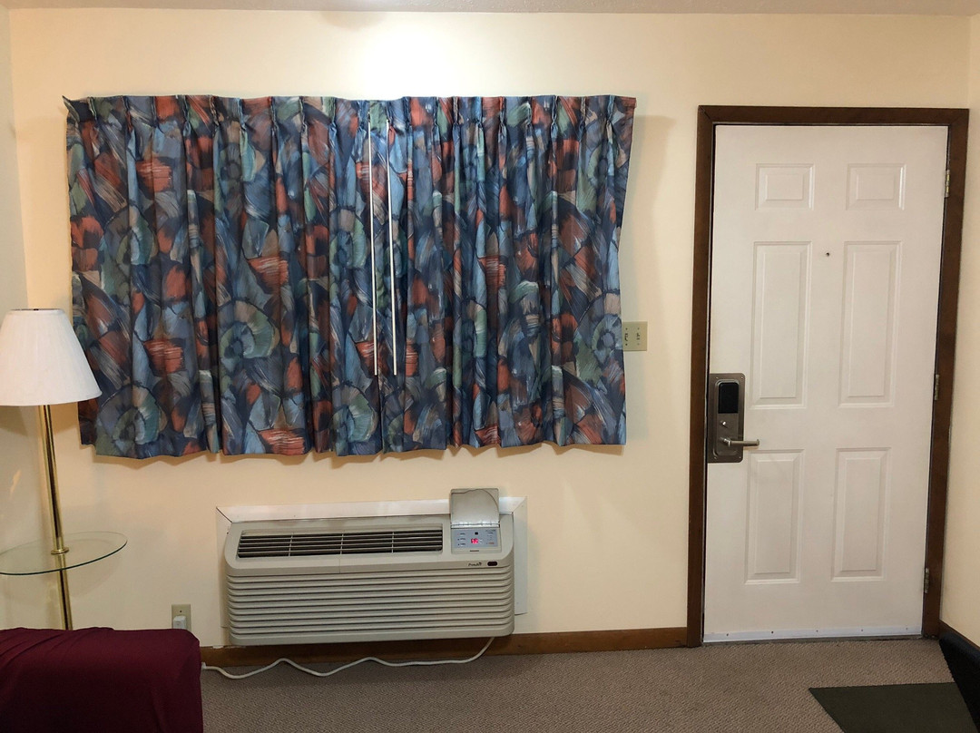 Huggy Bear Motel Warren主图