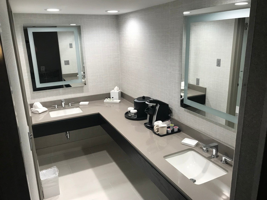 Crowne Plaza Providence-Warwick Airport by IHG主图