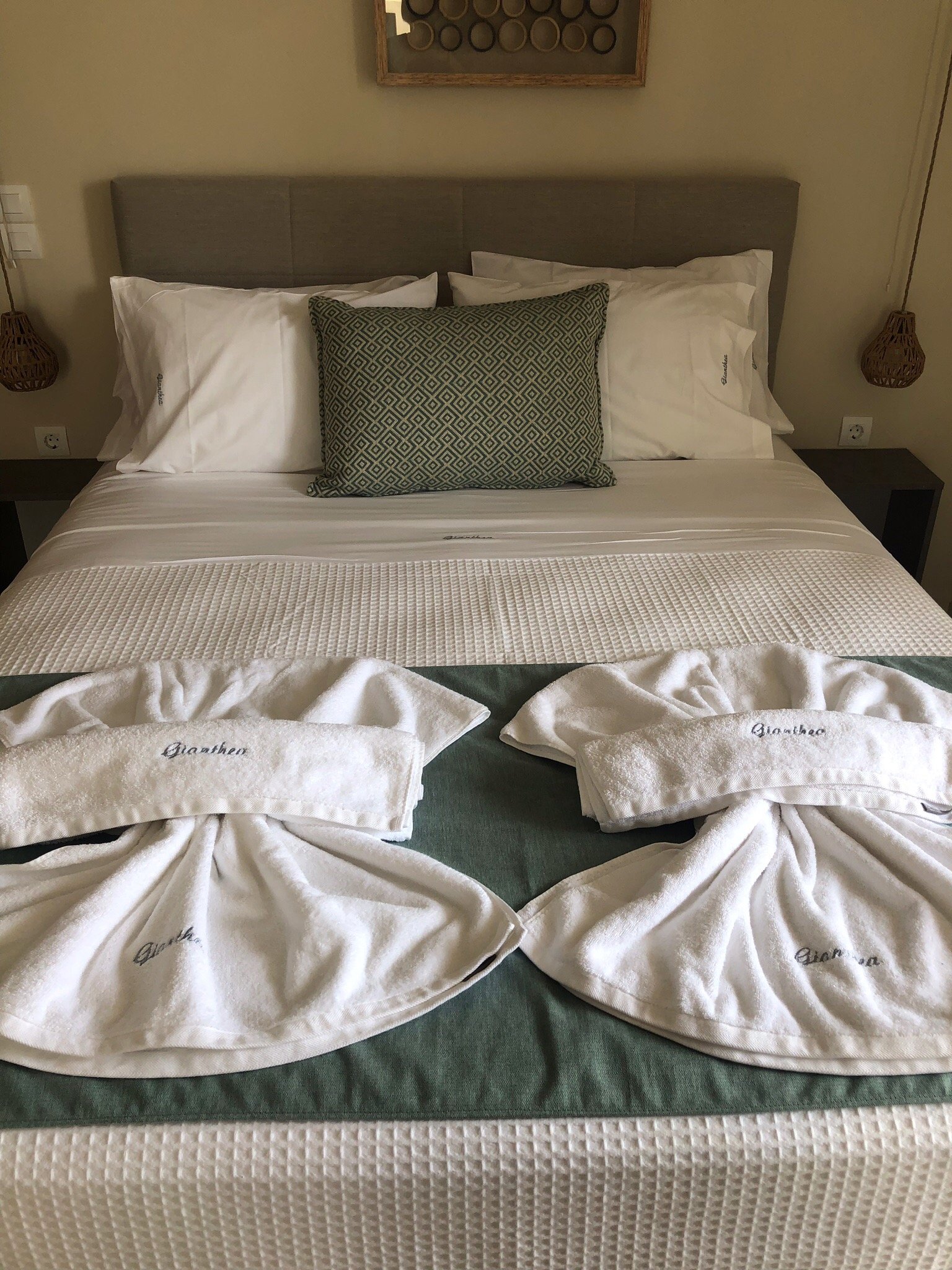 Gianthea Studios and Apt-官方