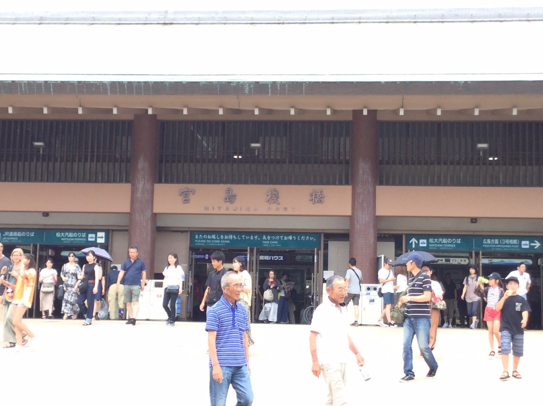 Miyajima Port Sambashi Bridge景点图片