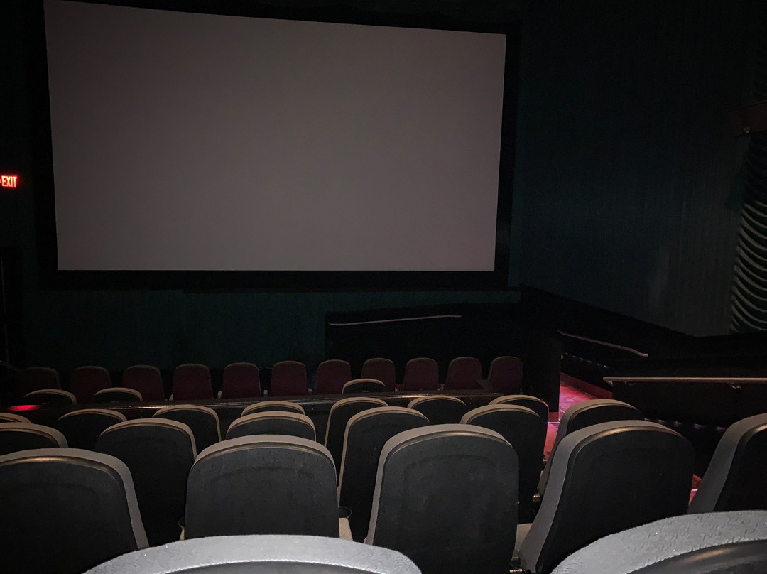 Regal Round Lake Beach Stadium 18-Round Lake Beach必去景点