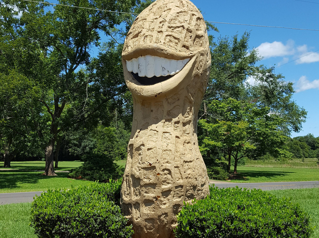 Jimmy Carter Peanut of Plains Statue-Plains必去景点