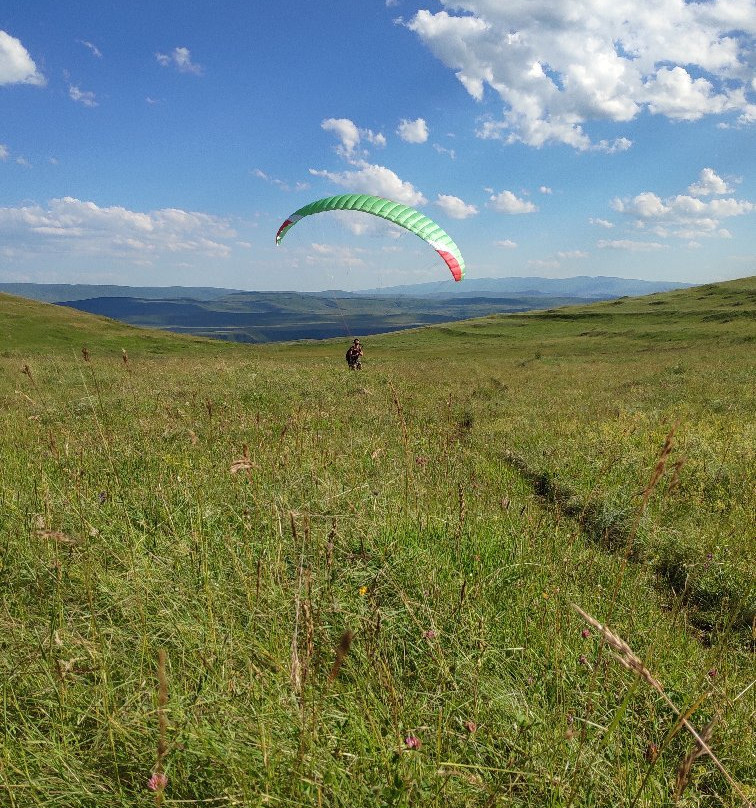 Paragliding in Gudauri — Toors-古道里必去景点
