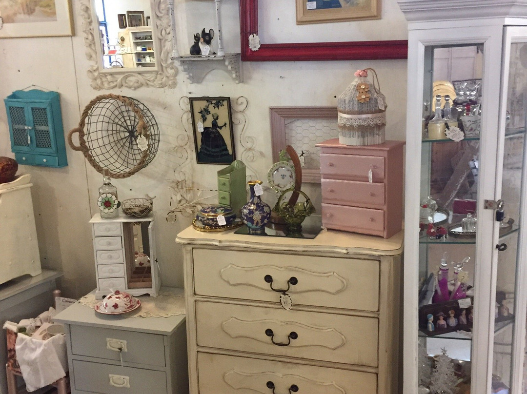 Eighth & Main Antique Center-奇科必去景点