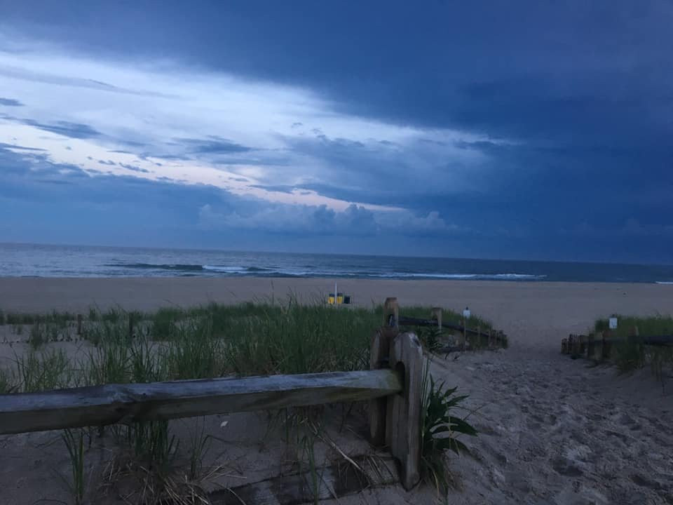 Drifting Sands Oceanfront Hotel主图