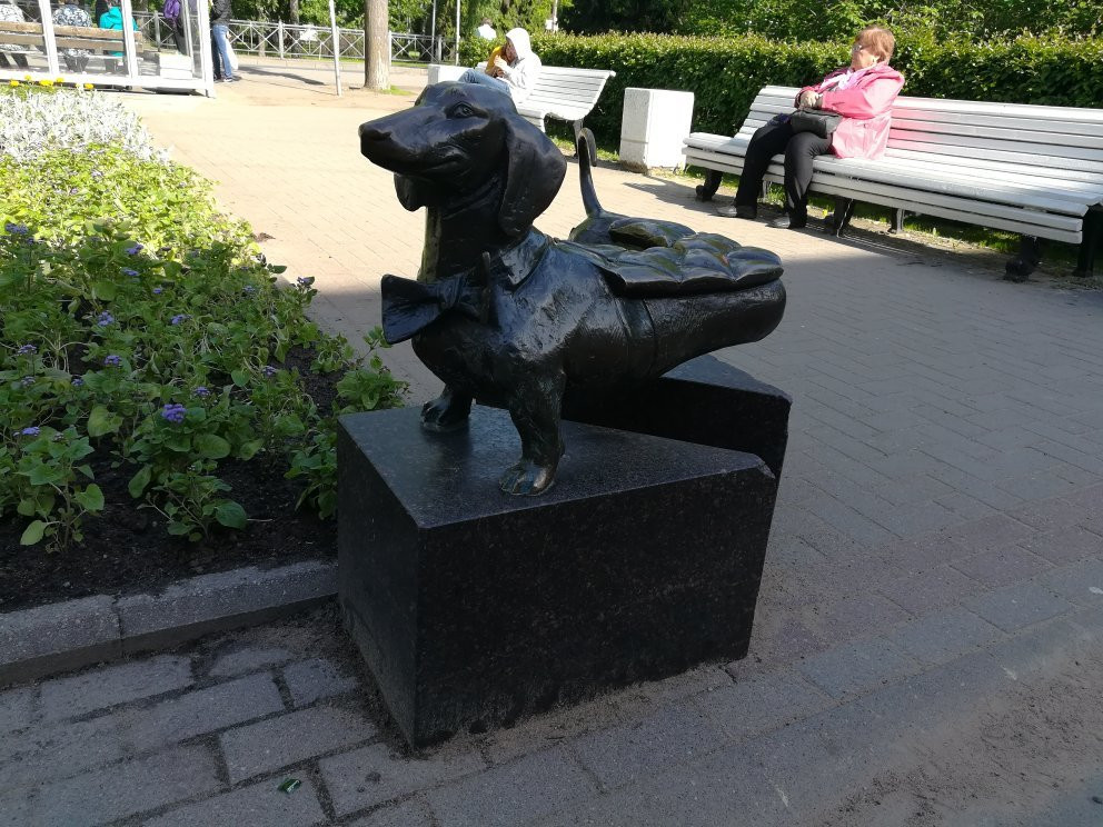 Sculpture-Bench Taksa景点图片