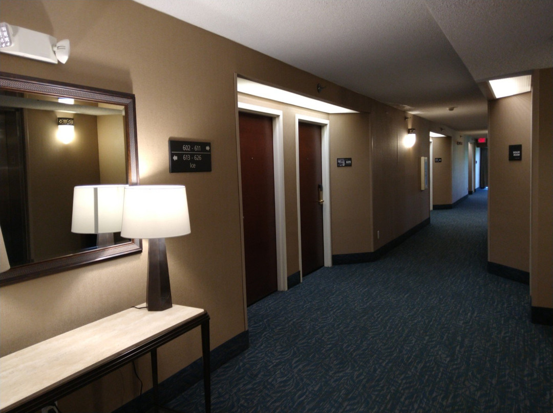 夏洛特大学欢朋酒店主图