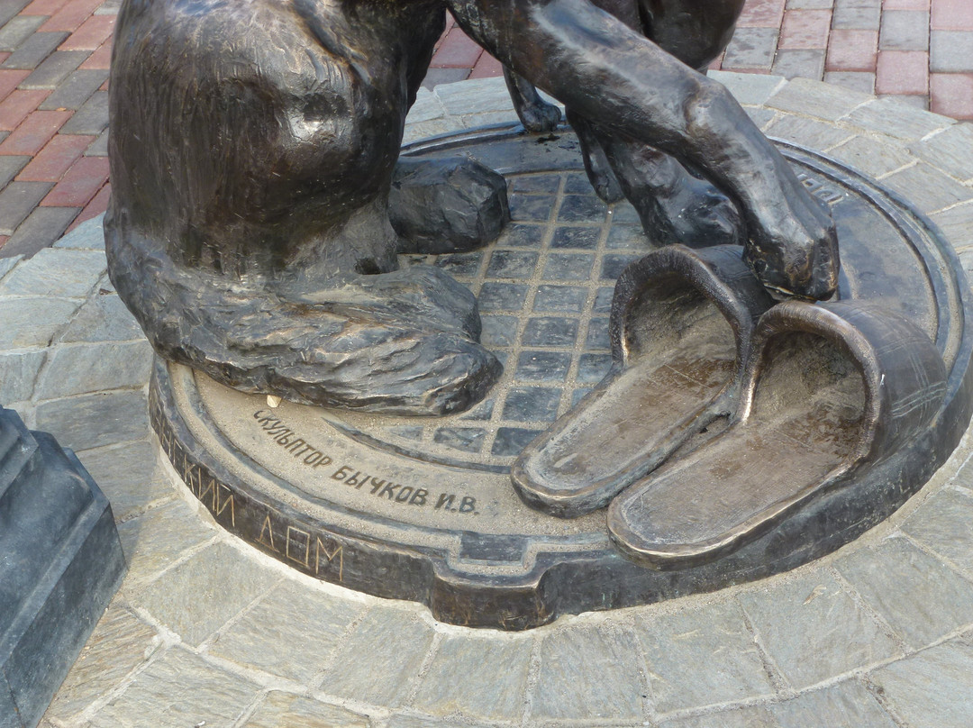 Monument to the Homeless Animals Vernost景点图片