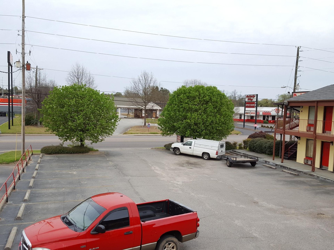 Deluxe Inn Lodging主图