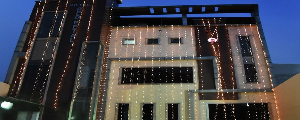 Treebo Trend Red Petal主图