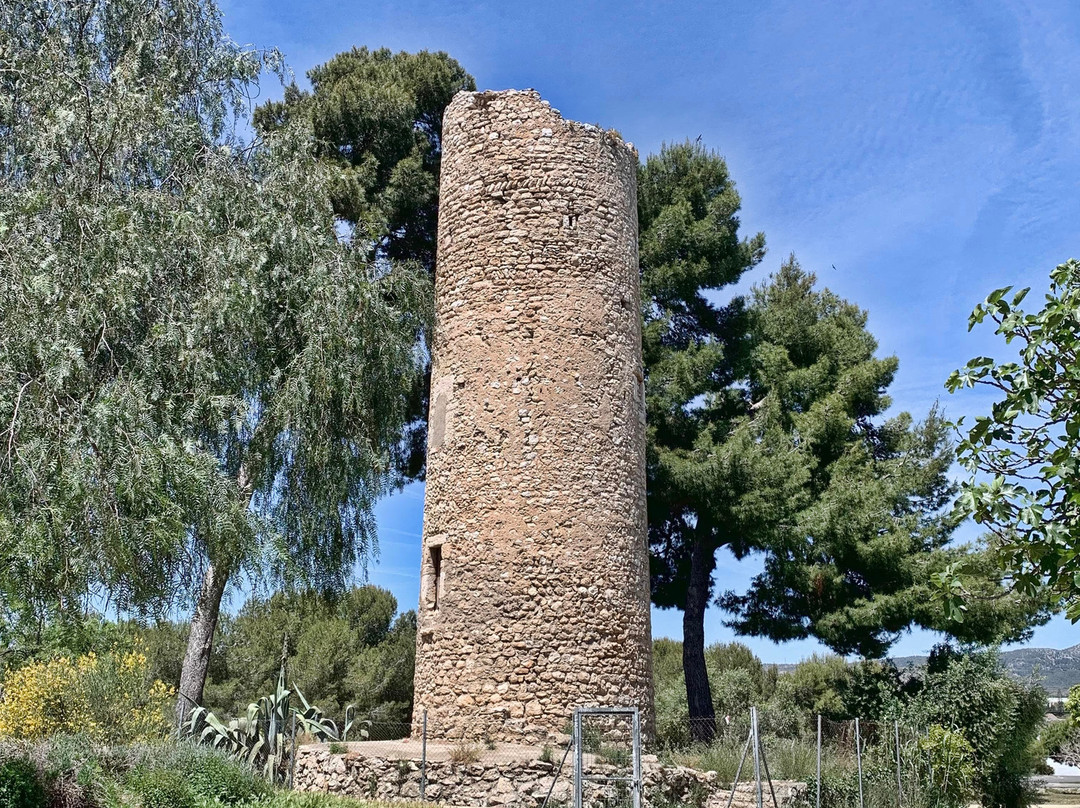 Torre d'Enveja-比利亚努埃瓦－赫尔特鲁必去景点