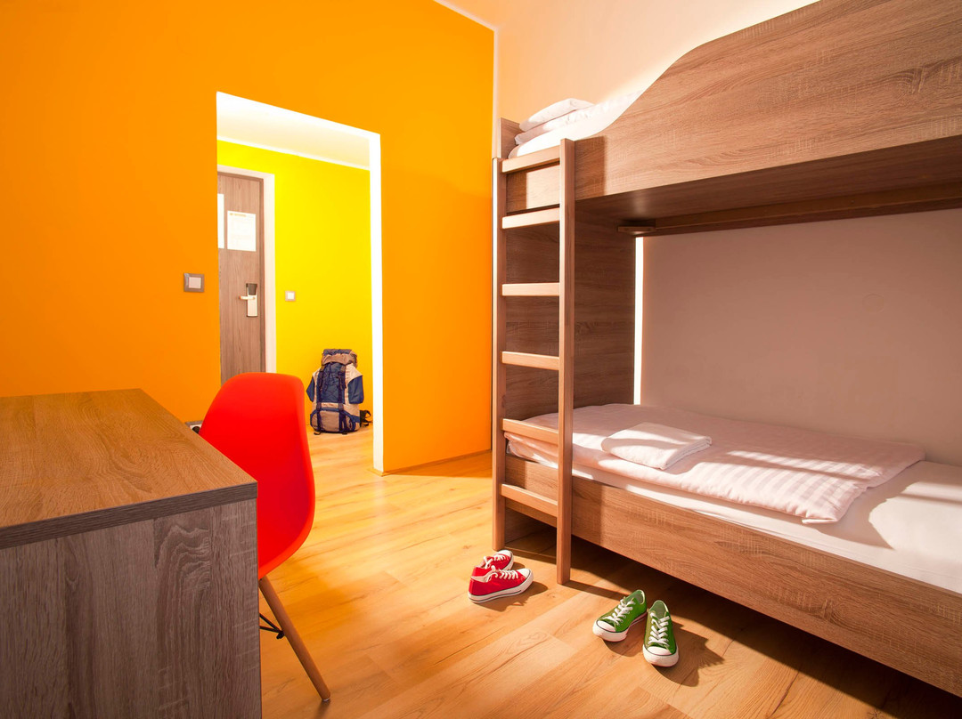 UNI Youth Hostel主图