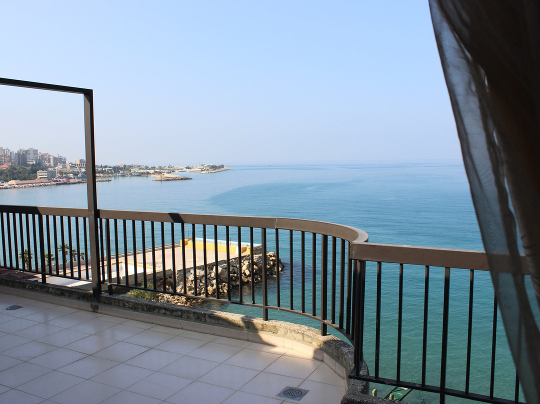 Holiday Suites Hotel & Beach Resort主图